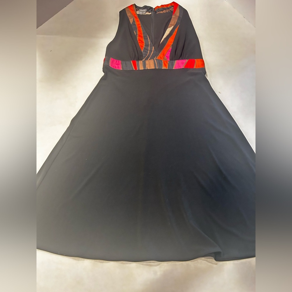 Women's MUSE Black Sleeveless V-neck Dress, Size 4 - Picture 9 of 14